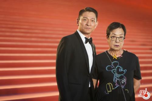  香港电影金像奖颁奖礼今晚举行，杨紫琼、刘德华、许鞍华等红毯亮相