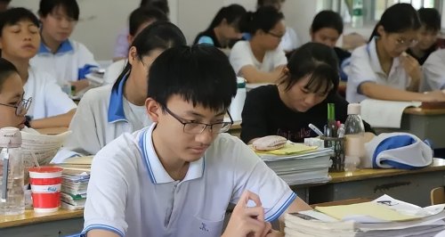 上了高三才看清，高考能考上985大学的学生，往往具备“3个特征”