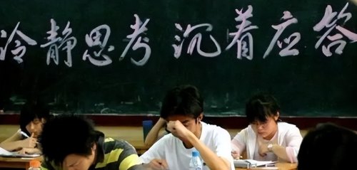 高中3次模拟考试都没过400分，上本科还有望吗？班主任说出实话