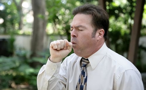 痰是肺部健康的信号,咳出黑痰,黄痰,白痰是什么病