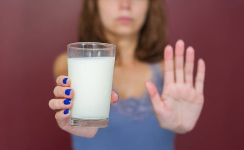 牛奶含有雌激素,喝多了会增加罹患乳癌,肝功能吗