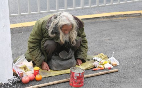 不管是在城市或者是农村,这两年乞丐突然变少了