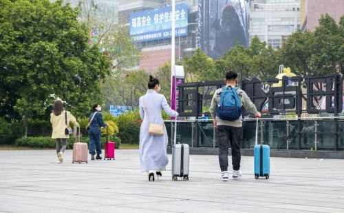 上海某双一流高校就业率本科15%，研究生17%，作假的高校汗颜吗？