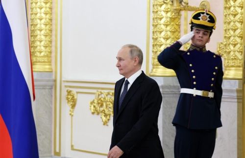  普京直言中俄两国积极进行军事合作，不轨者闻言心惊，利弊如何？