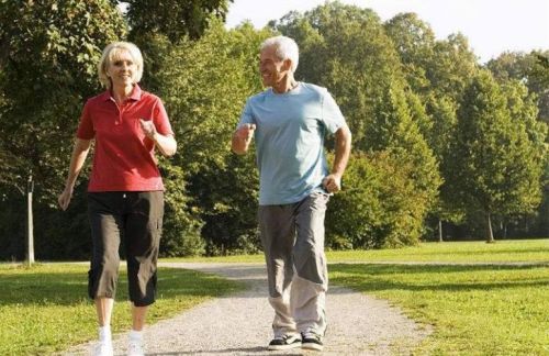 中老年人延缓衰老，运动方式要选对，3个健身误区可能加速衰老