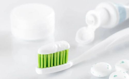 想长寿，刷对牙，4个科学刷牙的方法，帮你远离口腔疾病困扰