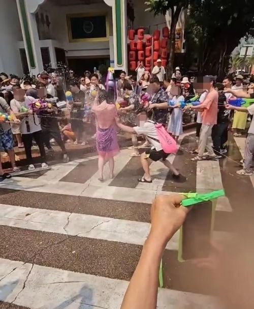  新进展！“泼水节被撕雨衣”女当事人已原谅对方，发声回应：选择不立案，我们不想再给他施压，希望到此为止