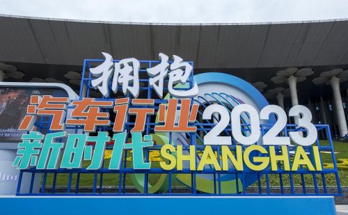  上海车展开幕首日：人潮涌动百花齐放，百余款新车全球首发，上海车展2021首发车