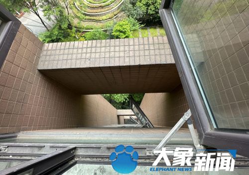  杭州女童电梯坠亡案择期宣判，母亲情绪崩溃提前离场，杭州女孩电梯