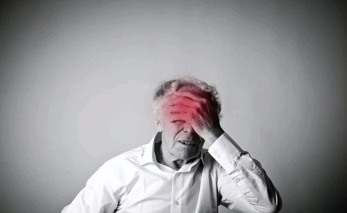 55岁男子,深夜脑梗瘫痪,提醒中老年人吃饭