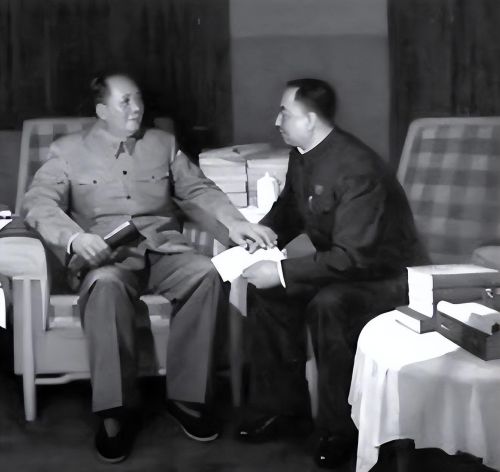 1990年华国锋重回韶山，毛主席亲人好奇问道：叫你华书记还是华老
