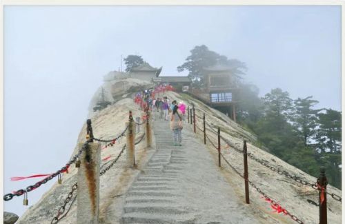 自古华山一条路下一句(自古华山一条路,无限风光在险峰)