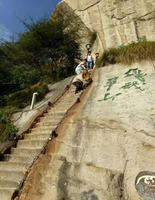 自古华山一条路下一句(自古华山一条路,无限风光在险峰)