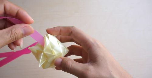 手工编织系列，带你学习如何用彩带制作精美的礼品盒（图解）