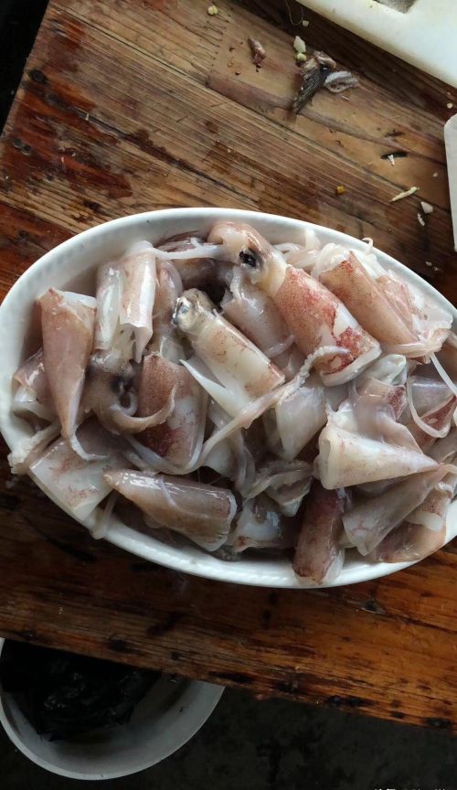 渔民请我们简单吃个饭，野生斑节虾、东星斑，花几千也吃不到