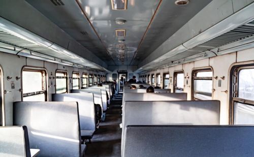 火车为什么座位是对坐(为什么火车座位不是对称的)