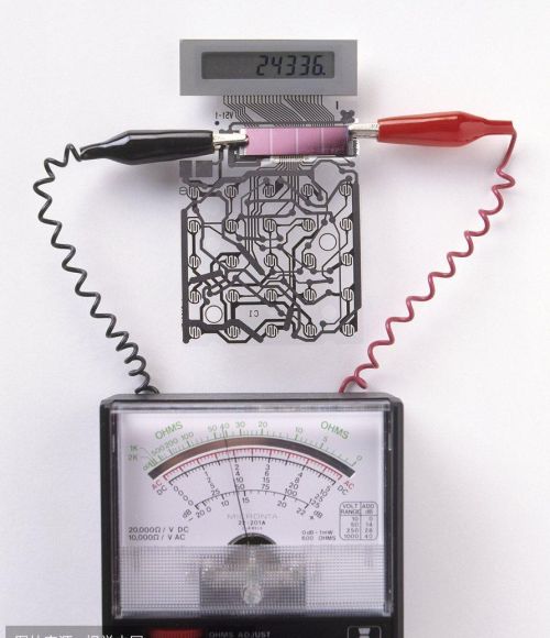 指针式万用表如何测量电压(万用表如何测量电压大小)