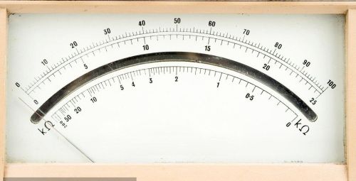 指针式万用表如何测量电压(万用表如何测量电压大小)