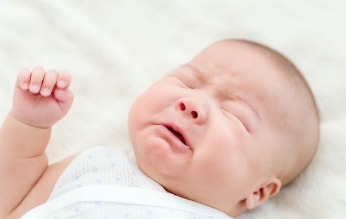 宝宝经常吐奶怎么办?