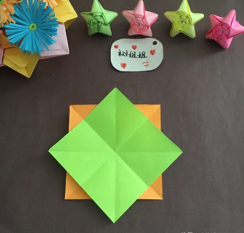 怎么折出五角星平面(五角星折纸平面)