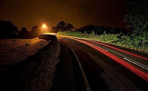 道路惊魂作文(道路惊魂游戏的帽匠)