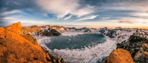 千年积雪万年松 直上人间第一峰 神山圣水奇林仙果 长白山欢迎您