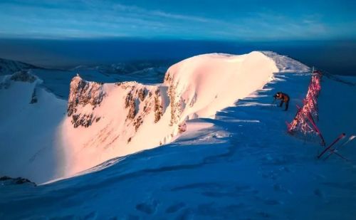 千年积雪万年松 直上人间第一峰 神山圣水奇林仙果 长白山欢迎您