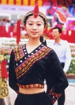 中国56个民族各具特色的服饰，民族文化中一道亮丽的风景线