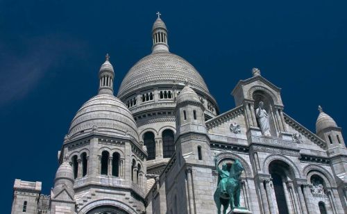 从这里你可以享有鸟瞰全巴黎的权利，蒙特马高地圣心大教堂