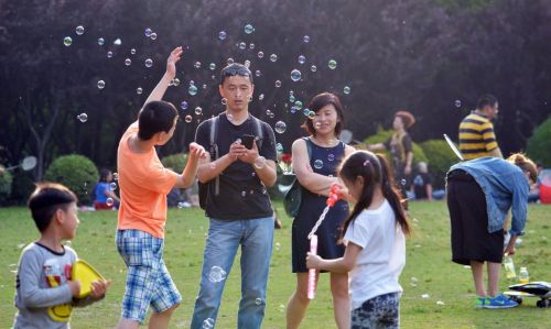 养尊处优的生活,会害了他的孩子吗(养尊处优的生活的危害)