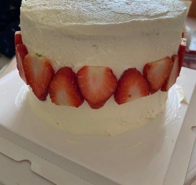 原来做草莓生日蛋糕这么简单了(原来做草莓生日蛋糕这么简单又好吃)