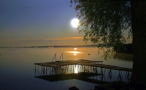 仲夏夜,清风徐徐吹来,明月追赶(夏季明月诗词)