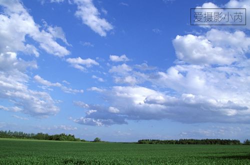 这样的风景美爆了！蓝天白云，青青绿草景色怡人