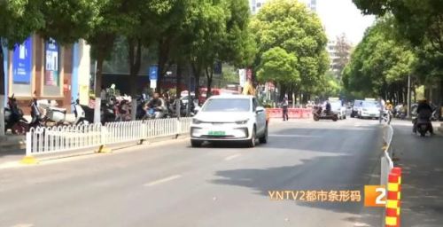 乘网约车后发现价值15万元的大钻戒不见了！女子着急报警……