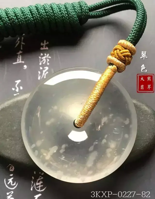 翡翠里的絮状物是什么,絮状物对翡翠的影响(翡翠里面絮状物)