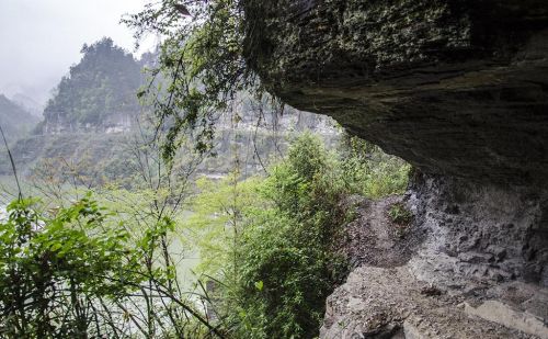 艰难跋涉30里崎岖羊肠山路，亲历体验山里人生活的艰辛