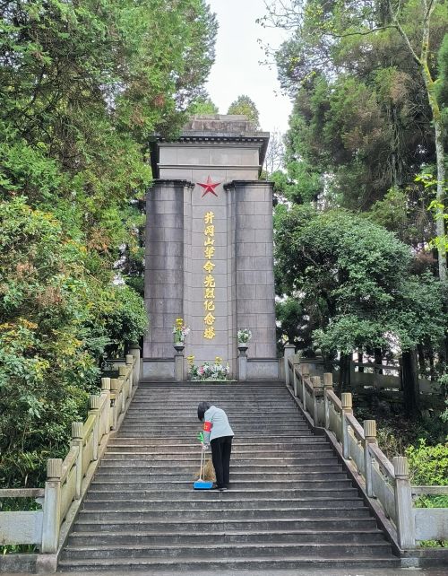 井冈山红色路线一日游(井冈山红色旅游线路)