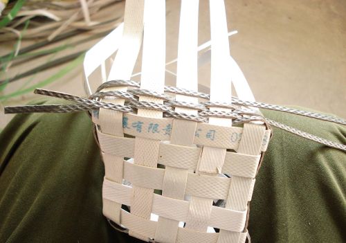 打包带编织小篮子的方法图解(打包带编织小篮子的方法图片)