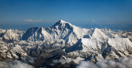 珠穆朗玛峰和世界最高峰是什么关系(珠穆朗玛峰比世界上任何一座山都高)