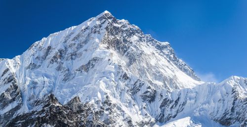 珠穆朗玛峰和世界最高峰是什么关系(珠穆朗玛峰比世界上任何一座山都高)
