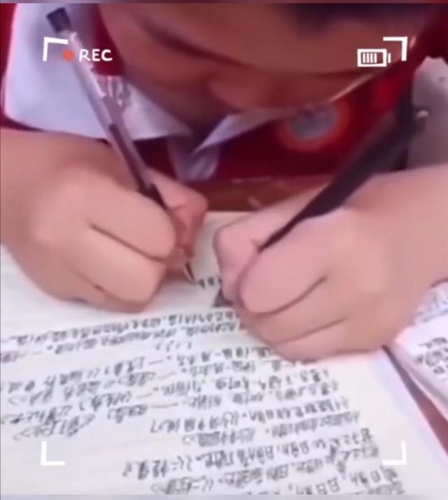 在开学的最后一天如何快速补作业（各种补作业神操作出来啦）(3)