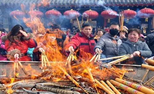 祭祀烧几根香(祭拜上香上几根)