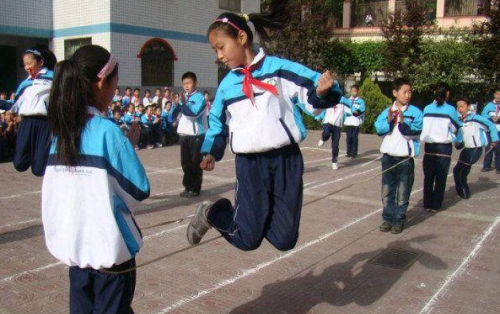 白岩松谈课间十分钟鸦雀无声(白岩松评价中小学生课间鸦雀无声)