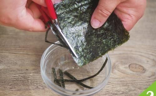 海苔片怎么做寿司(海苔巻き)