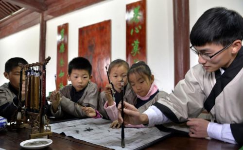 与朋友交言而有信《论语学而》是什么意思(与朋友交言而有信论语学而的意思)