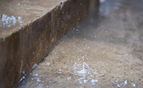 为什么雨水淋过后感觉很白(为什么淋雨水小)