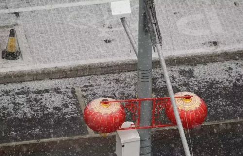 我慢慢地听雪落下的声音是什么歌的歌词(我慢慢地听雪落下的声音歌词)