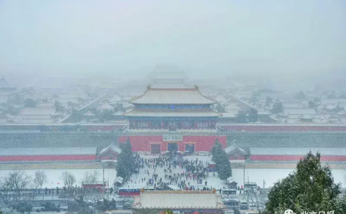 我慢慢地听雪落下的声音是什么歌的歌词(我慢慢地听雪落下的声音歌词)