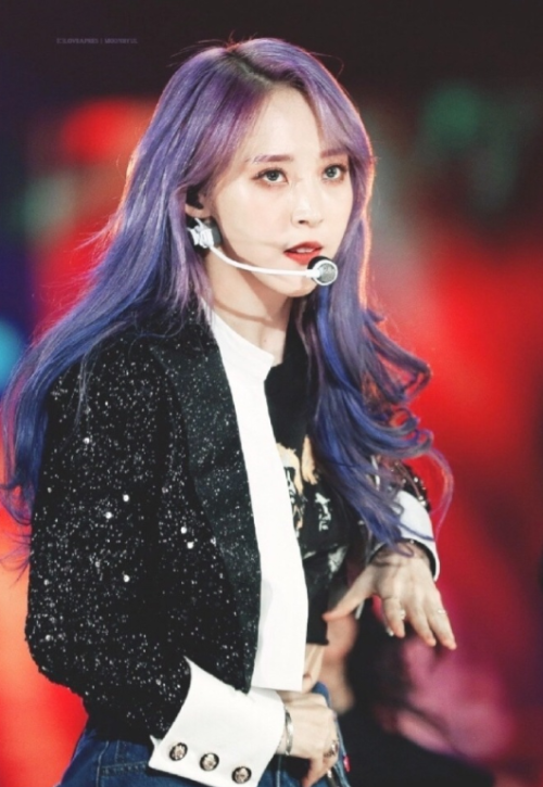 韩国紫色头发明星(韩国女团紫发)