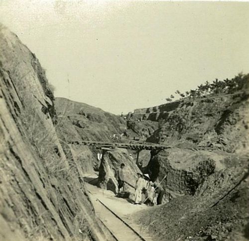 民国老照片：1940年连云港海州朐山磷矿石